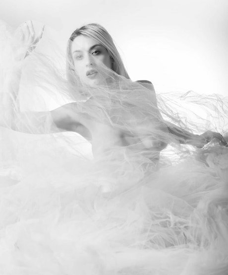 Lorih Caradonna ヌードモデル 写真