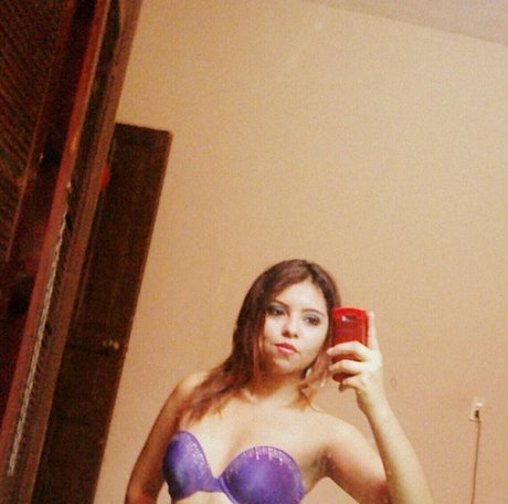 Mia Basanes 無料モデル 写真