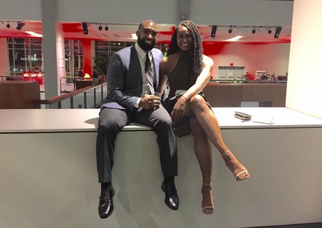 Dr Ebonie Vincent かわいいスター 写真