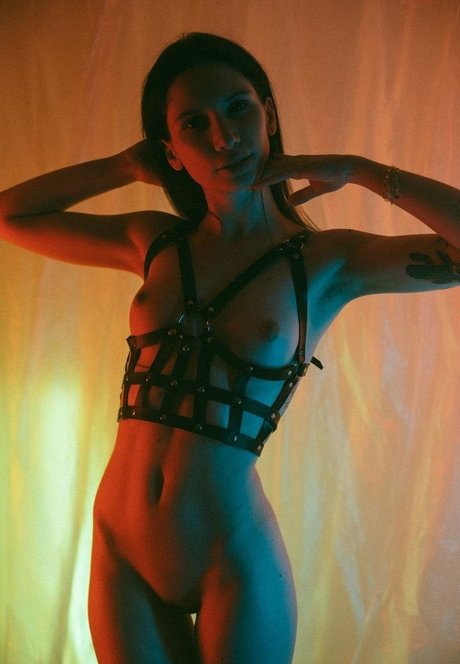 meneliza ホット女優 写真