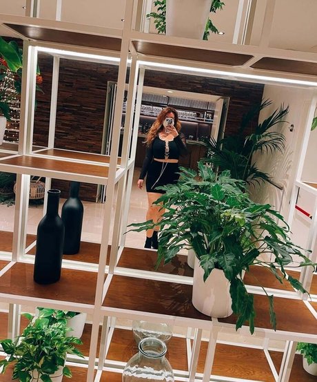 Carmen Curvy 高品質スター 写真