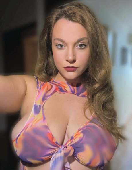 Carmen Curvy ポルノモデル 画像