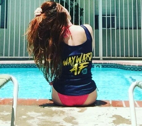 Ruth Connell ポルノスター パーフェクト 写真