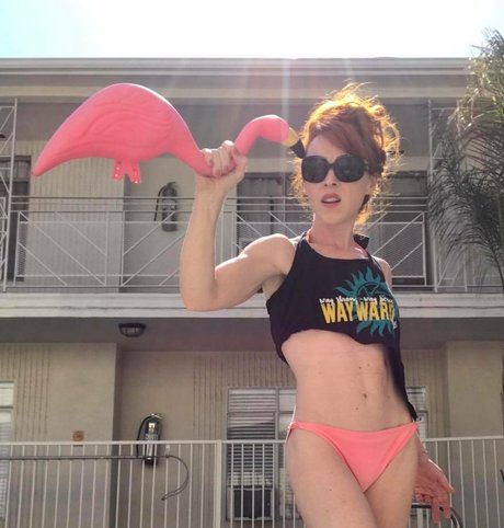 Ruth Connell ホットスター 写真