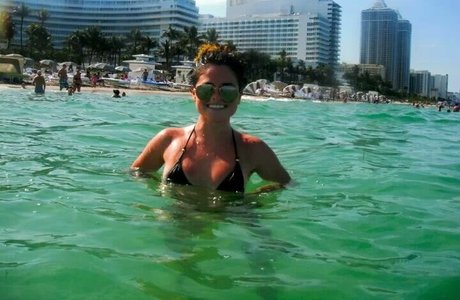 Julie Stackhouse ヌードスター アーカイブ