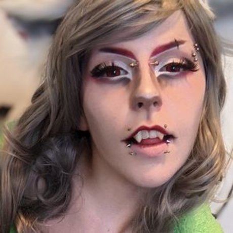Roadkillinit 美しいポルノスター 写真