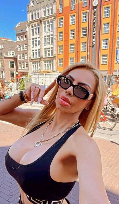 Alexa Mena スター ヌード 写真