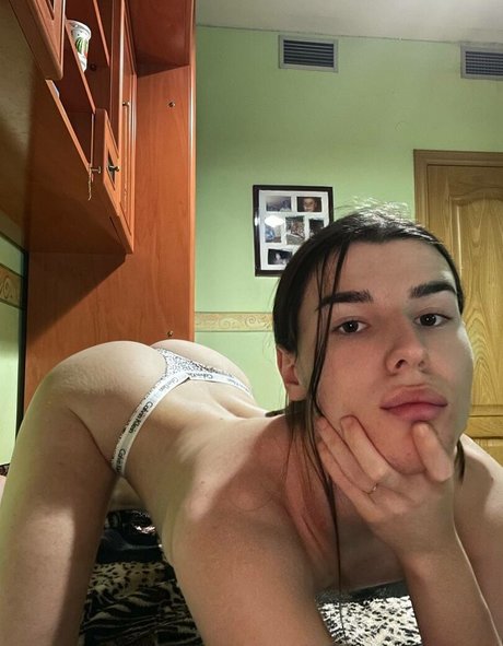 アジア人の指入れ OnlyFans 美しいヌード 画像