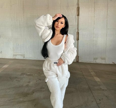 Christy Nguyen 最高のポルノスター 写真