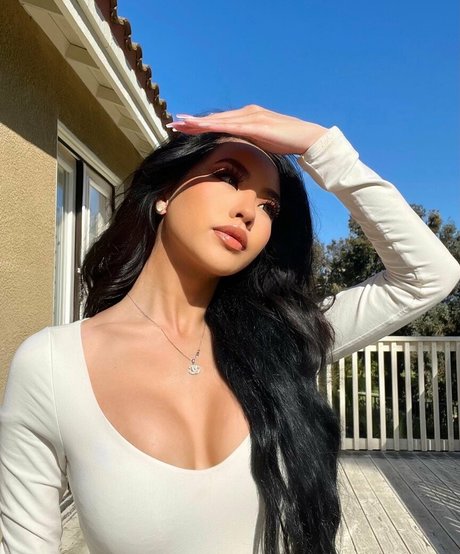 Christy Nguyen ポルノモデル 写真