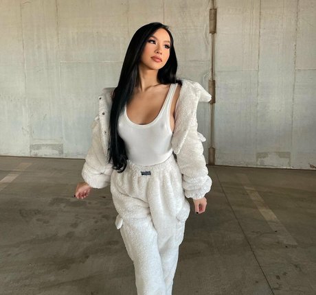 Christy Nguyen アダルトモデル 写真