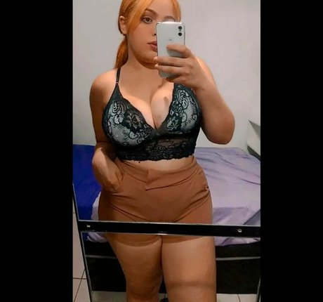 Danis Danielle Azevedo ヌードスター 写真