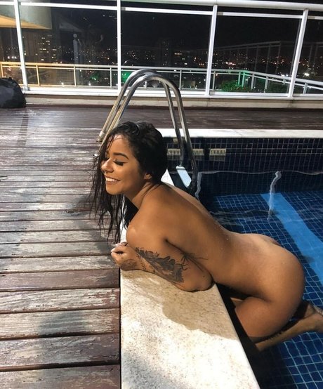 Julia Peixoto 独占スター 写真