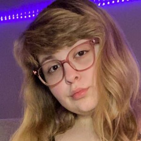 sapphirepawg420 top profile image