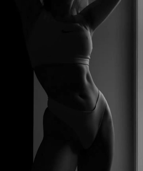 Nerushimav Lera ポルノ女優 写真