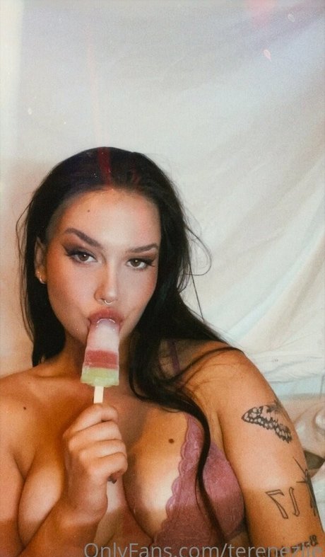 terenezije 完璧なポルノスター 写真