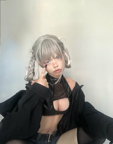mikaccr ポルノスター ヌード 写真