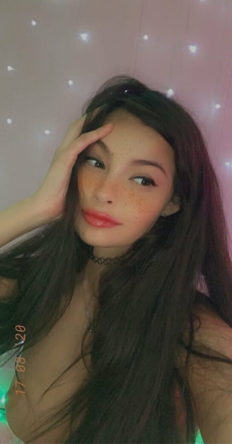 VantaBee 美しいモデル 写真