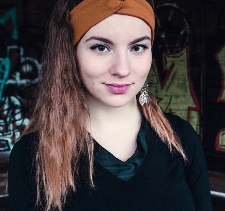 Jasmin Lutke 裸の女優 写真