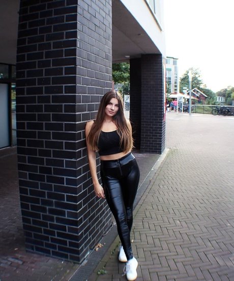 Jasmin Lutke 完璧な女優 アーカイブ