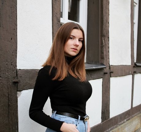 Jasmin Lutke エロティックなポルノスター 写真