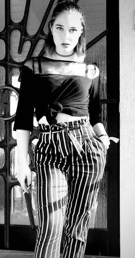 Malena Rutter アダルトモデル 写真