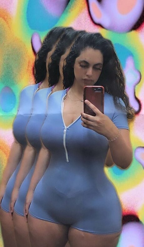 Razan Shihadeh HDモデル 写真