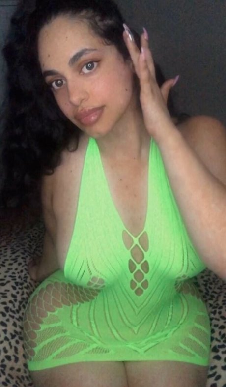 Razan Shihadeh ヌードモデル 画像