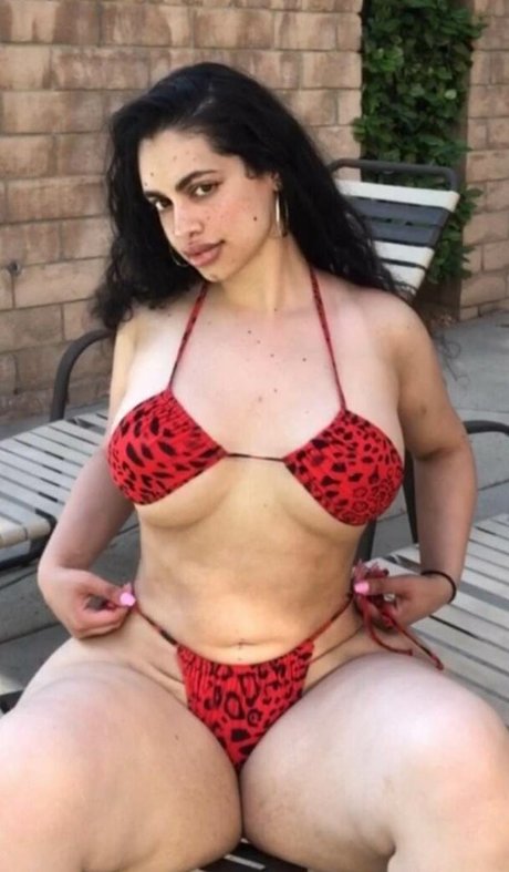 Razan Shihadeh セックスポルノスター 写真