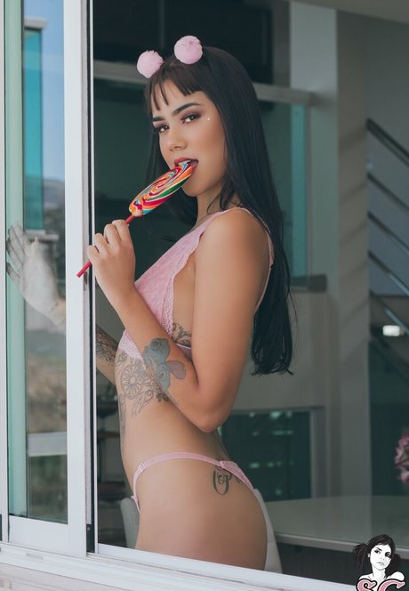 Lolla SG ヌード女優 画像