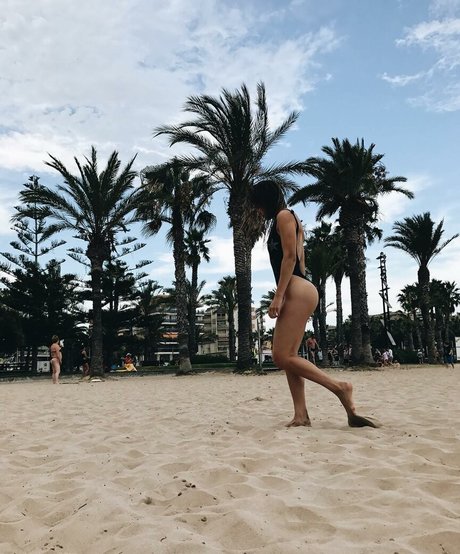 Elena Berri エロティックモデル 写真
