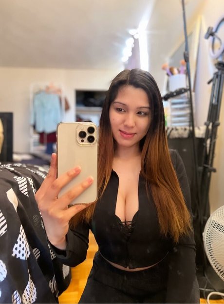 Sabrina Chelsiee Cargo 独占スター 写真