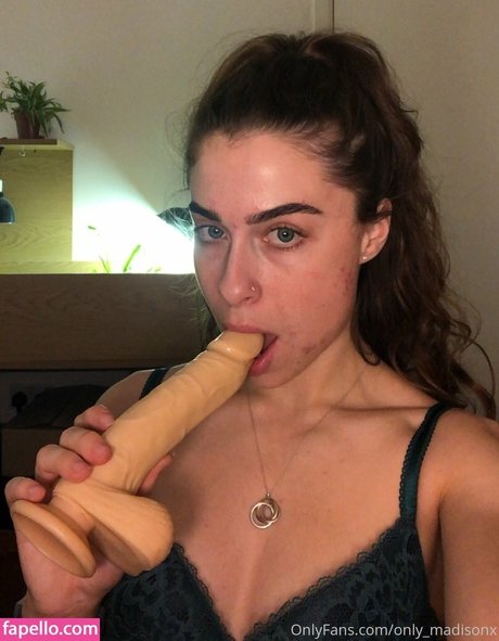 Lydia Forrest アート女優 画像