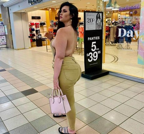 ニューハーフの射精 OnlyFans 無料 写真