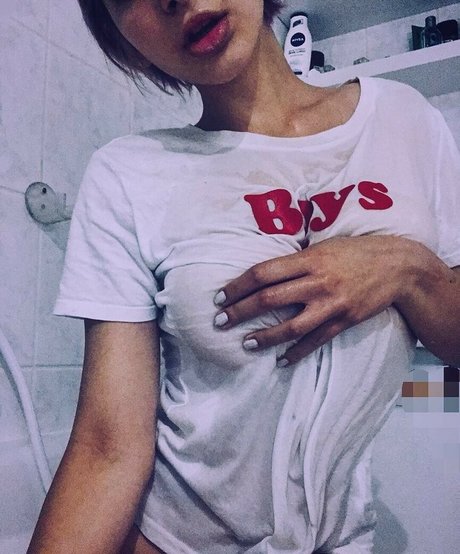 Julez Notyourwaifu 6 xxxモデル 写真