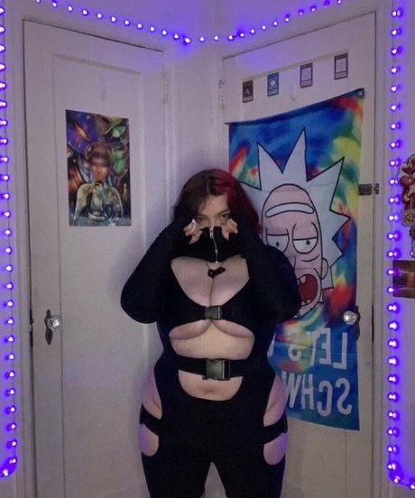 ブロンドのプリンセスOnlyFans ポルノグラフィック 画像