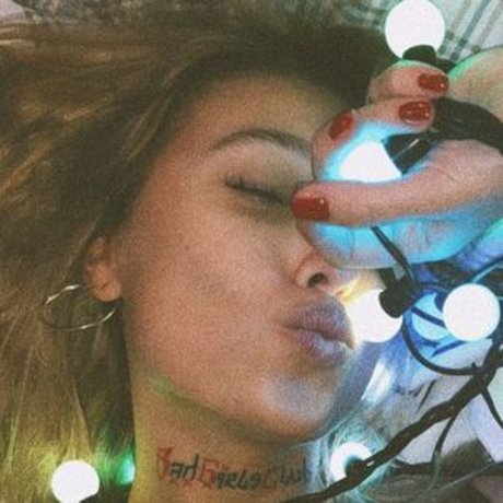 Yulia Kyolner 独占スター 写真