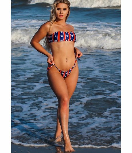 Savanah Mae Thompson セクシーモデル 写真