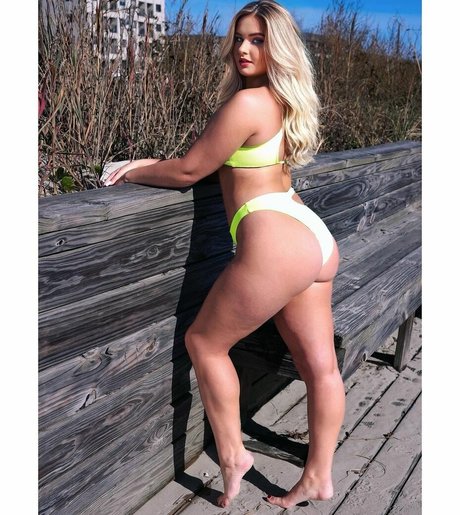 Savanah Mae Thompson ポルノスター ヌード 画像