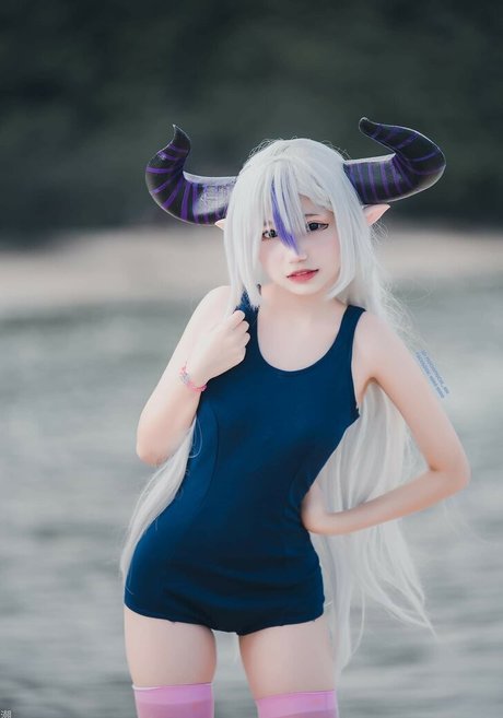 Mochimochi nn 裸の女優 写真