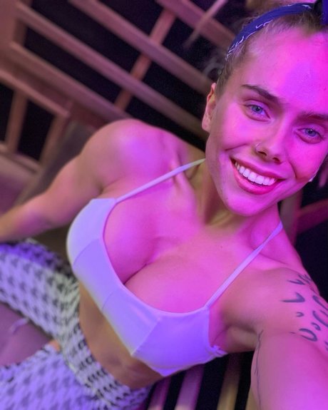 Mel With The Dreads 高品質のポルノスター 写真