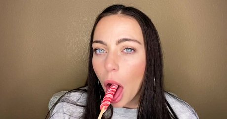 Jackie Does ASMR セクシーモデル 画像