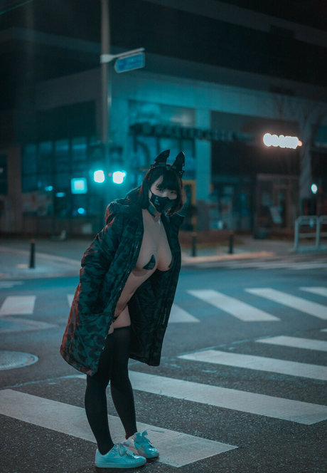 Djawa Jenny 裸の女優 写真