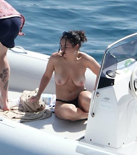 Charlie XCX セクシーなポルノスター 写真