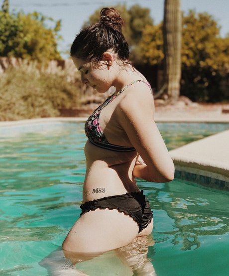 Autumn Farrell 裸の女優 画像