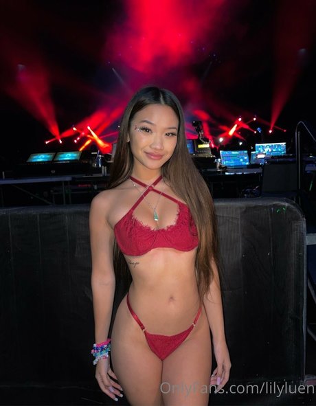 Lily Luen ヌードスター 画像