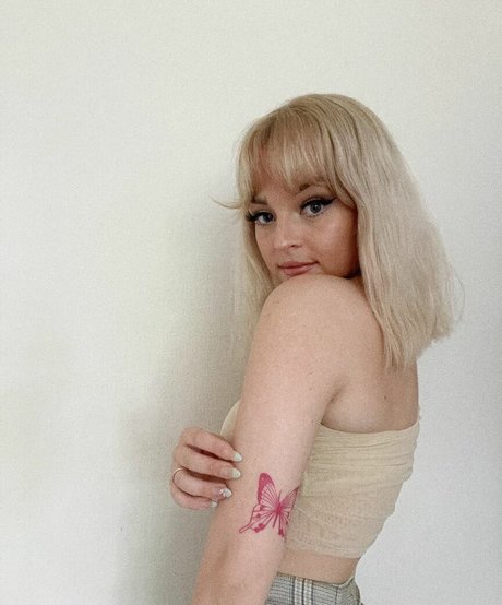Emily Rose Perrin アートモデル 写真