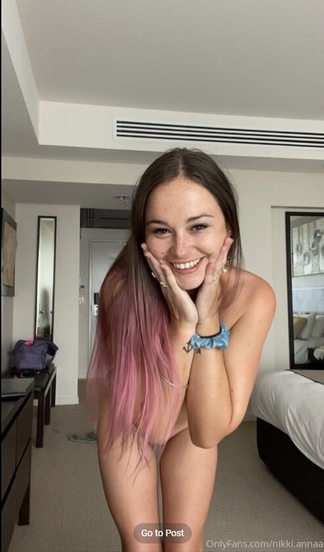 Nikki Annaa 高品質のポルノスター 写真