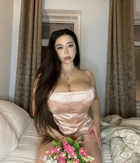Reema Balouch 美しいモデル 写真