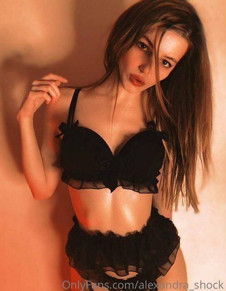alexandra shock 独占スター 写真